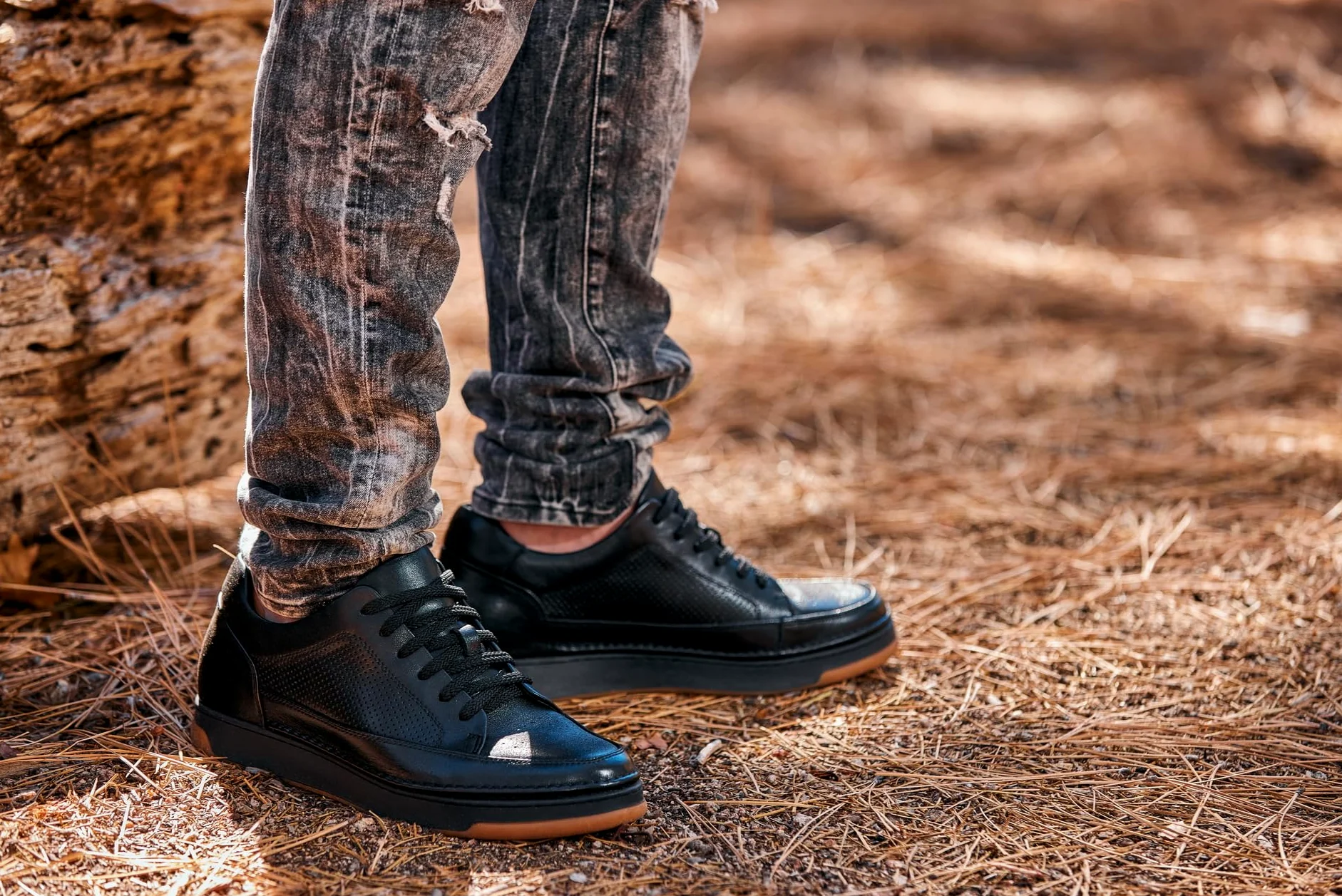 CALTO Zapatos de elevación Invisibles para Hombre con Aumento de Altura – Zapatillas de Cuero de Primera Calidad con Cordones – 2.6 Pulgadas más Altas, Suela Negra de Goma Negra, 41 1/3 EU