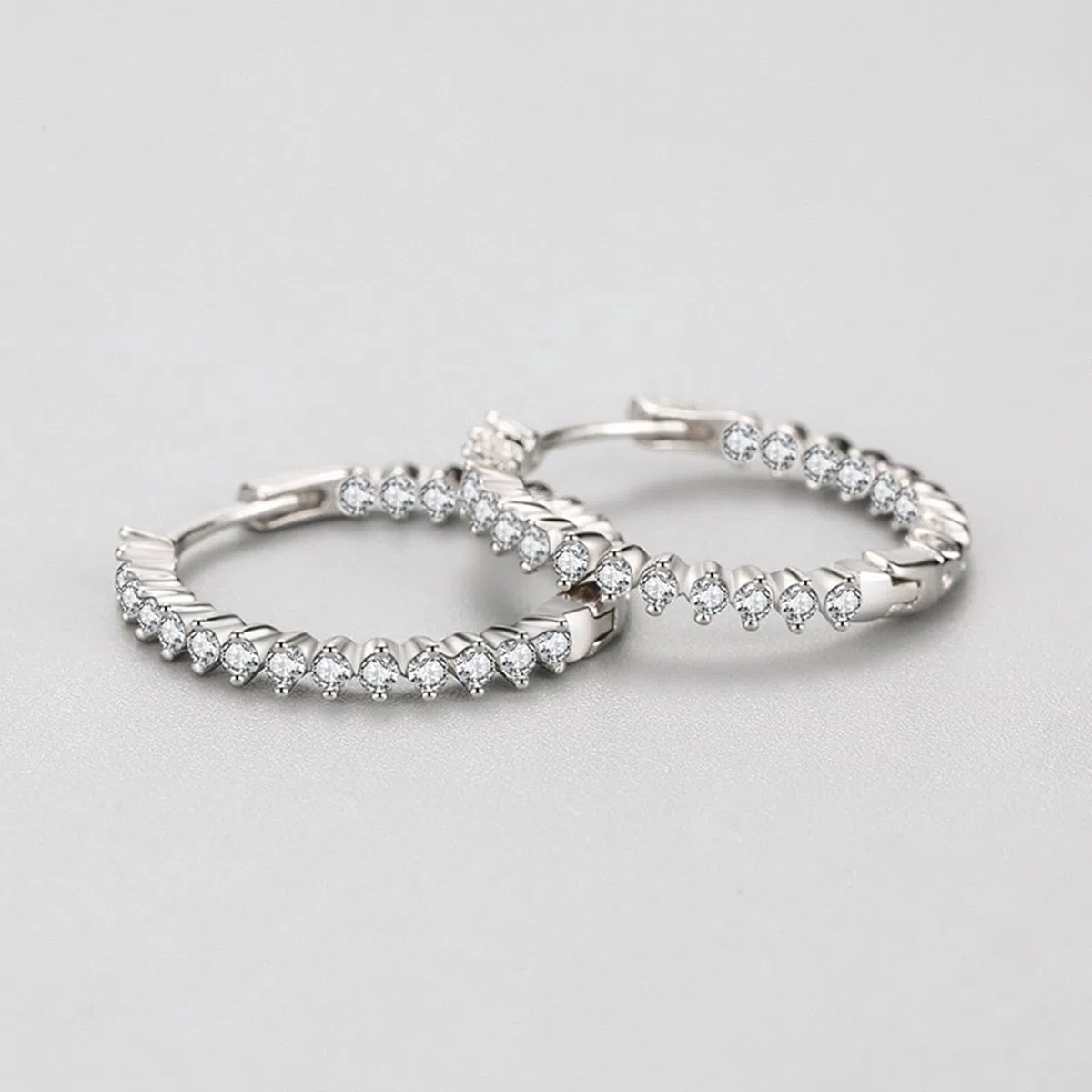 Pendientes de aro de oro blanco 750 585 375 de oro auténtico para mujer, pendientes de aro para mujer, pendientes de aro elegantes con círculo redondo Moissanite, pendientes de boda sin níquel