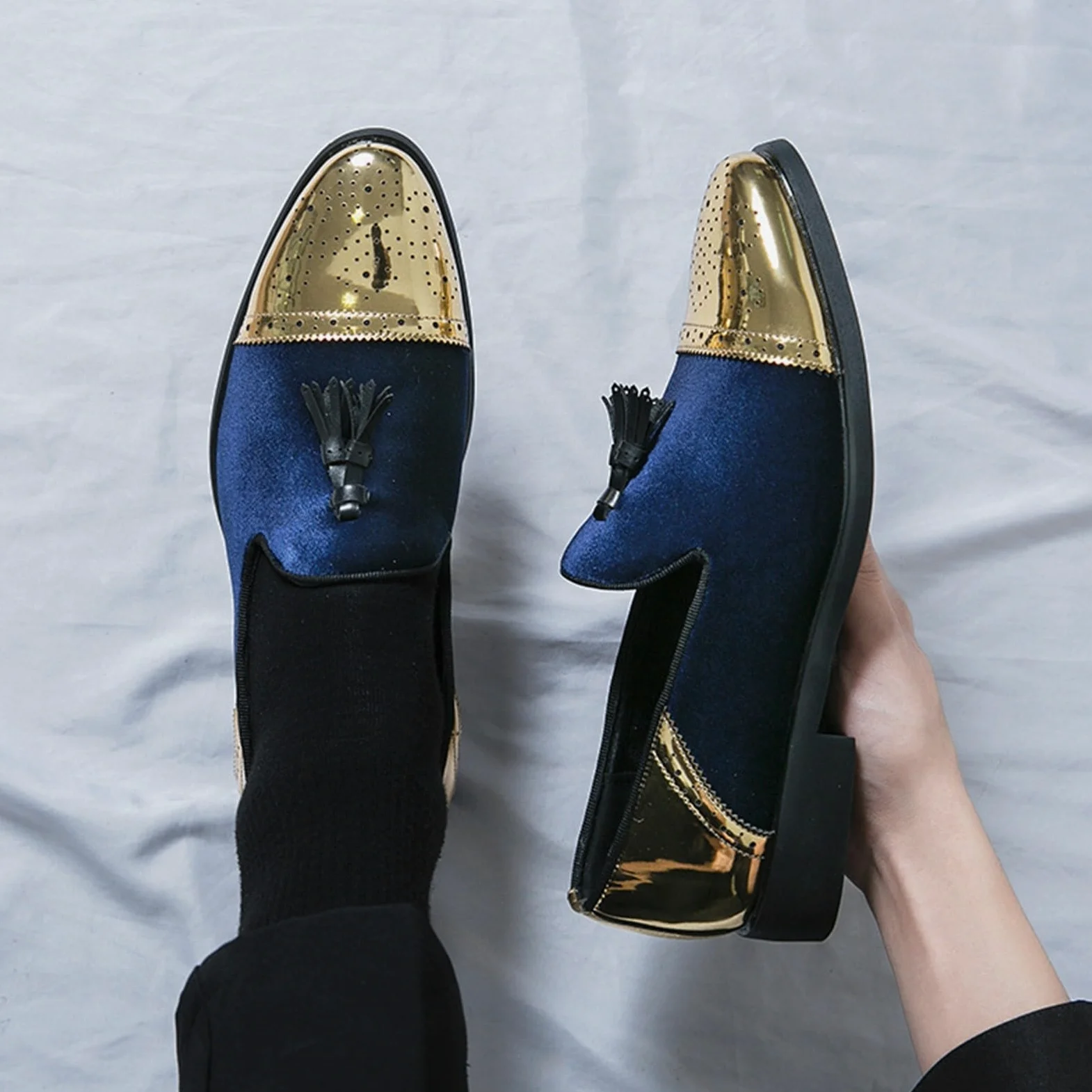 Mocasines de terciopelo para hombre, con borlas, dorados, metalizados, elegantes, sin cordones, para bodas, bailes de graduación y eventos de alfombra roja
