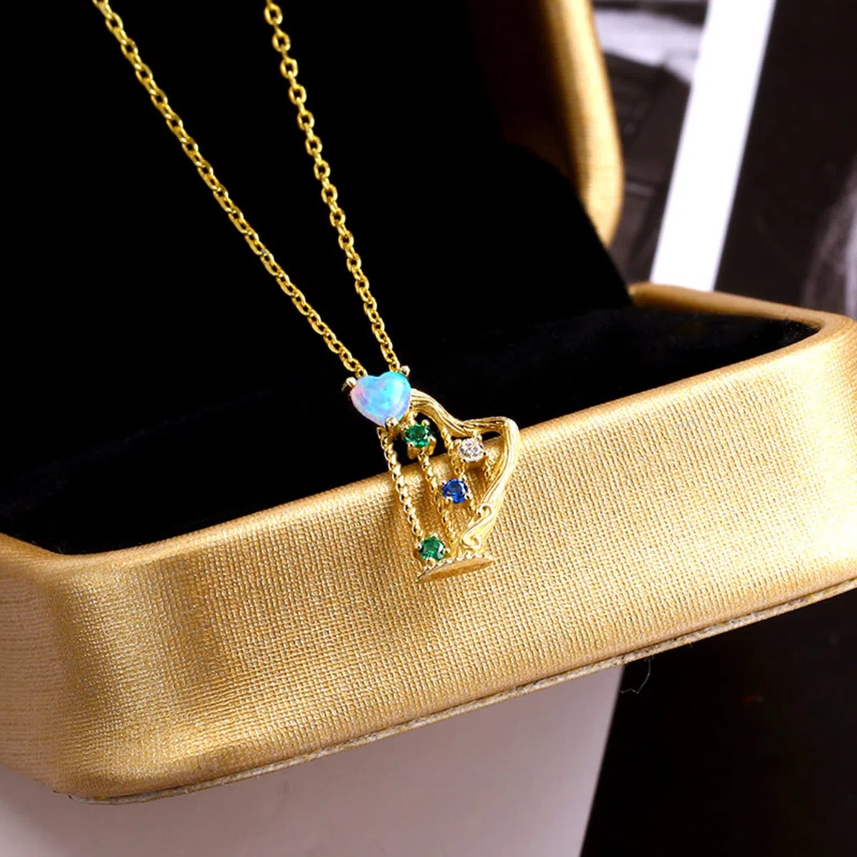 KnBoB Colgante para cadena, collar de oro de 18 quilates (750), forma de arpa, corazón azul, ópalo con verde, blanco, redondo, circonita, cadena de 45 cm