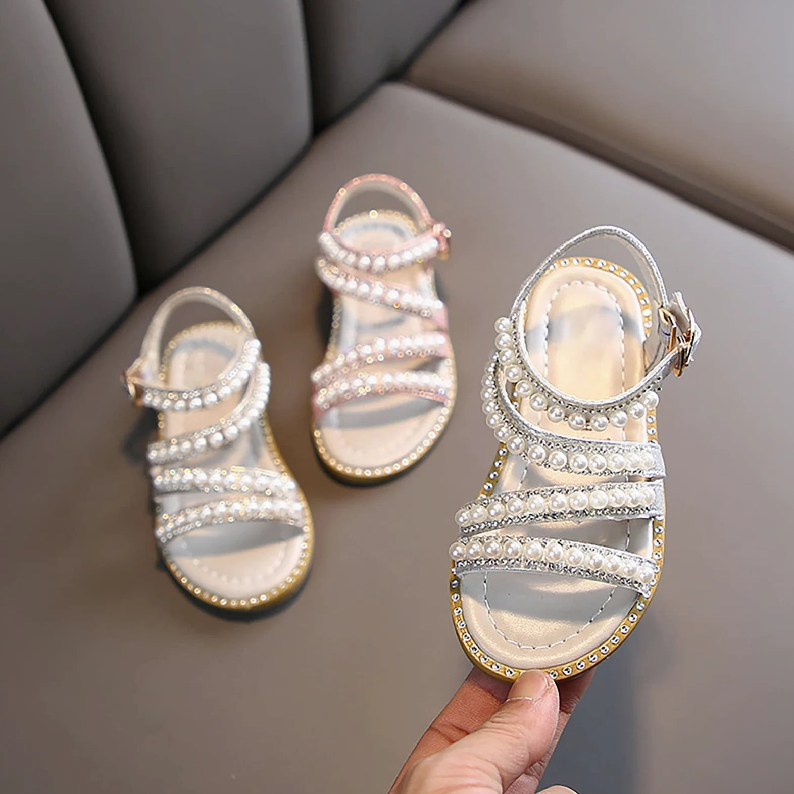 YHQZNLXQ Sandalias de Verano para niñas Edición Coreana Niñas pequeñas Perlas Zapatos de Princesa de Encaje Abierto Zapatos de Rendimiento pequeños medianos Grandes Primeros Zapatos para Caminar