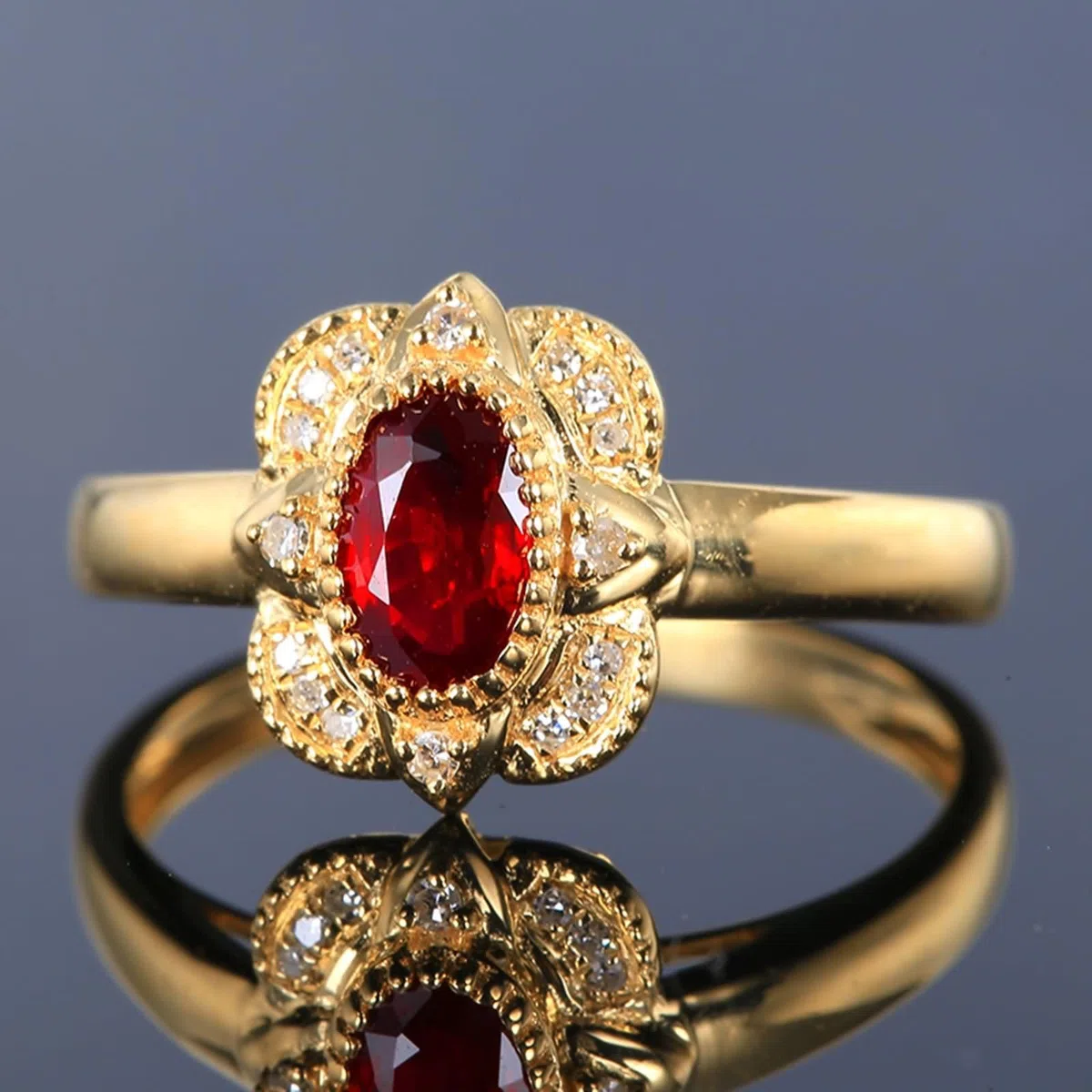 Beydodo Anillos Mujer Oro Amarillo 9 14 18 Kilates de Compromiso con Flor y Oval con Rubí Creado de 0.5ct y Moissanita, Anillo de Boda Oro Rojo de Matrimonio Mujer