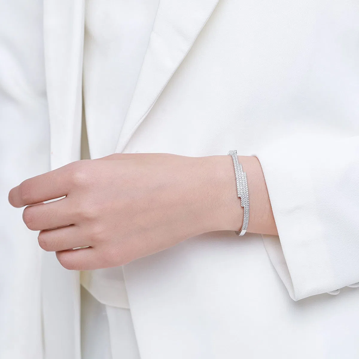 Pulseras de amistad para mujer, pulseras de plata de ley para mujer, líneas asimétricas con brazalete de circonita cúbica para mujer