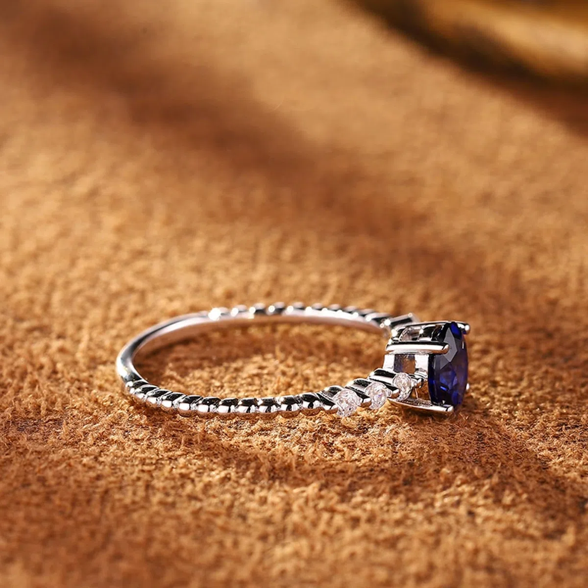 Anillo de compromiso de oro de 9 K, 14 y 18 quilates en zafiro creado, elegante anillo ovalado apilable para mujer, anillos de oro blanco con zafiro cultivado en laboratorio de 4 puntas de 1 ct