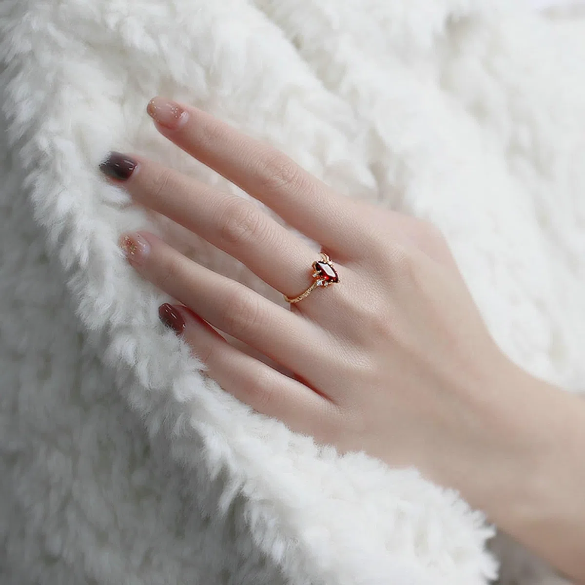 Anillos de la amistad de oro 9 K/14K/18K con marquesa granate, forma clásica