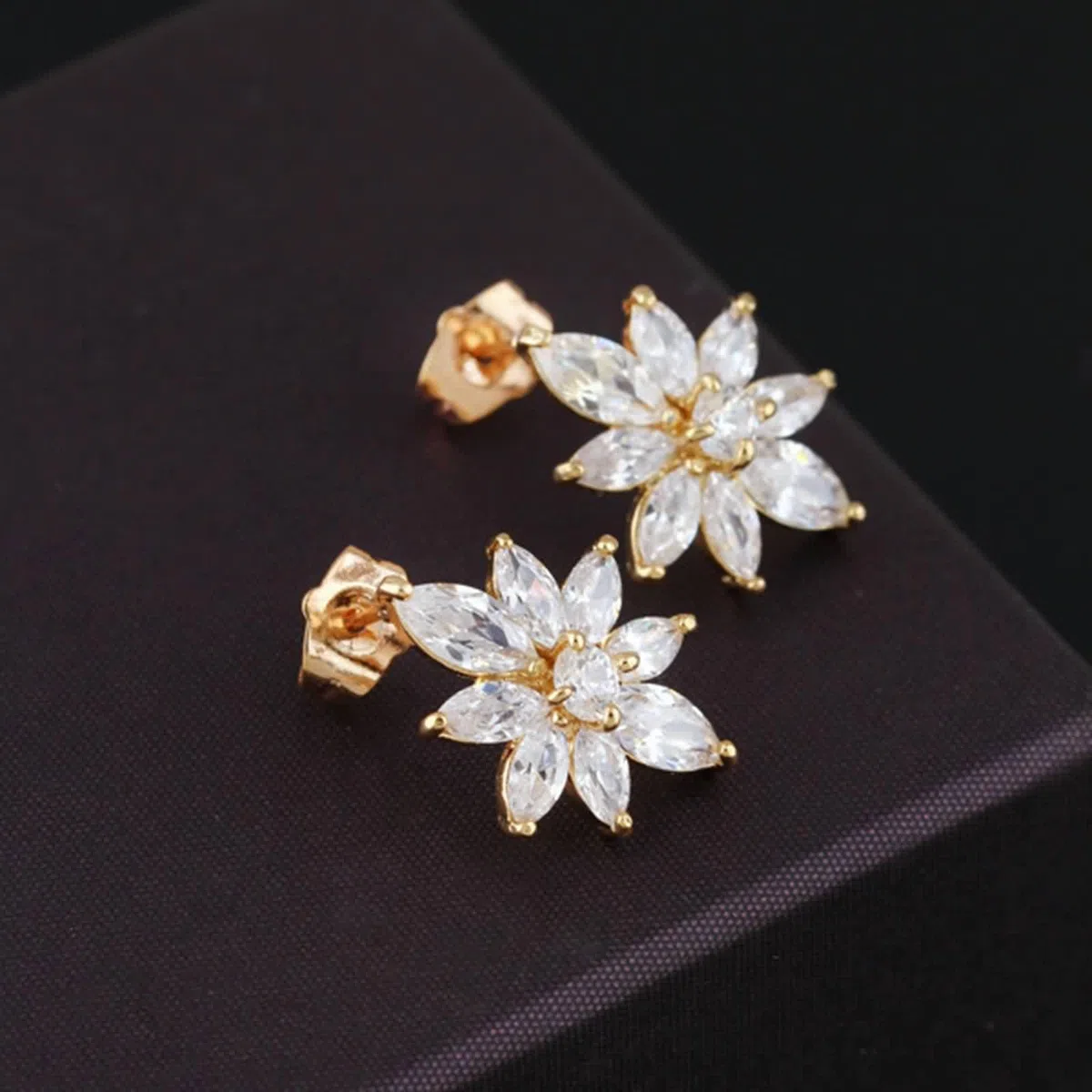 Pendientes de Mujer de Oro 9 K / 14 K / 18 K, Flor con Moissanita, Pendientes Mujer de Oro