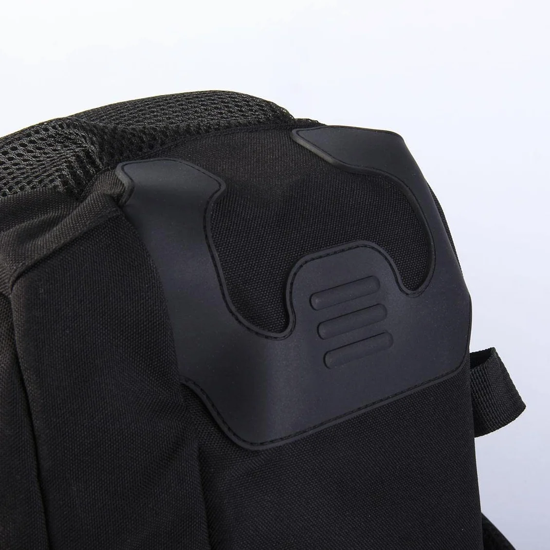 CERDÁ LIFE'S LITTLE MOMENTS - Mochila Escolar de Batman Idónea para Niño en Primaria Adaptable a Carrito, Espalda Ergonómica y Asas Ajustables Acolchadas - Licencia Oficial DC