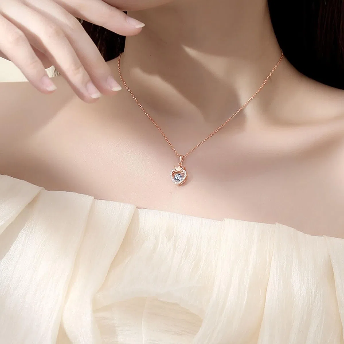 Collares de moissanita de oro blanco de 9K/14K/18K con corona y halo de corazón hueco para mujer, collares con colgante para mujer