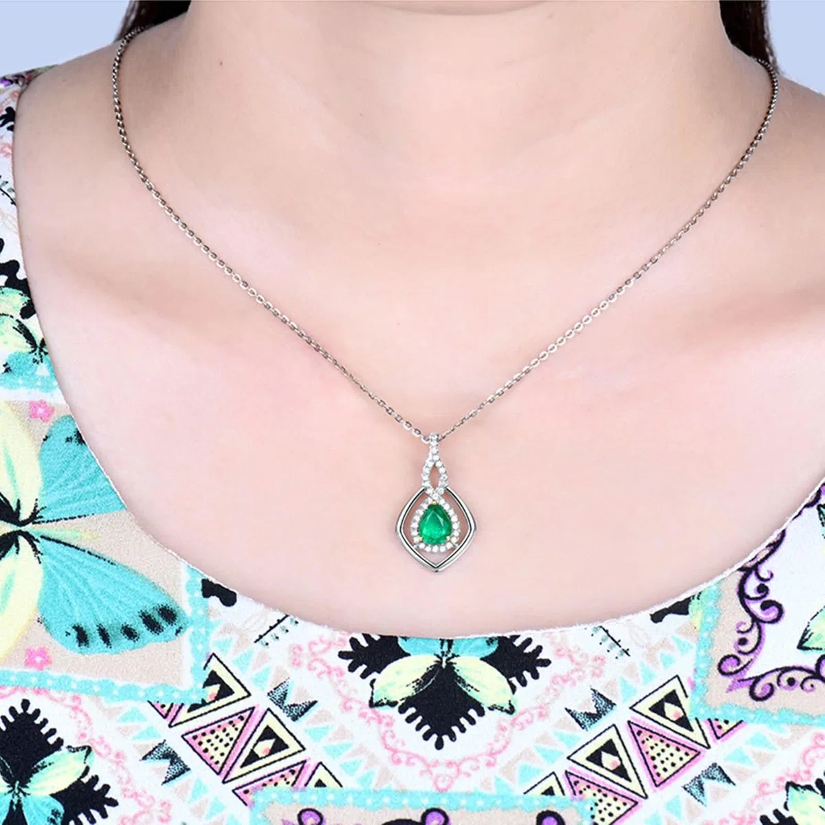 Colgantes de Oro Blanco 18 Kilates para Mujer,Collares Geométrico y Pera con 1.2ct Esmeralda Creada con Moissanita Colgante Collar de Mujer de Plata Verde