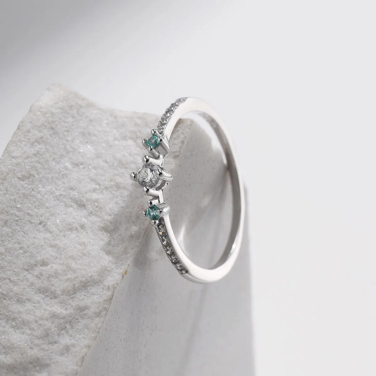 Anillo de oro blanco de 9 K/14 K para mujer, Moissanite, 3 mm, elegante, apilable
