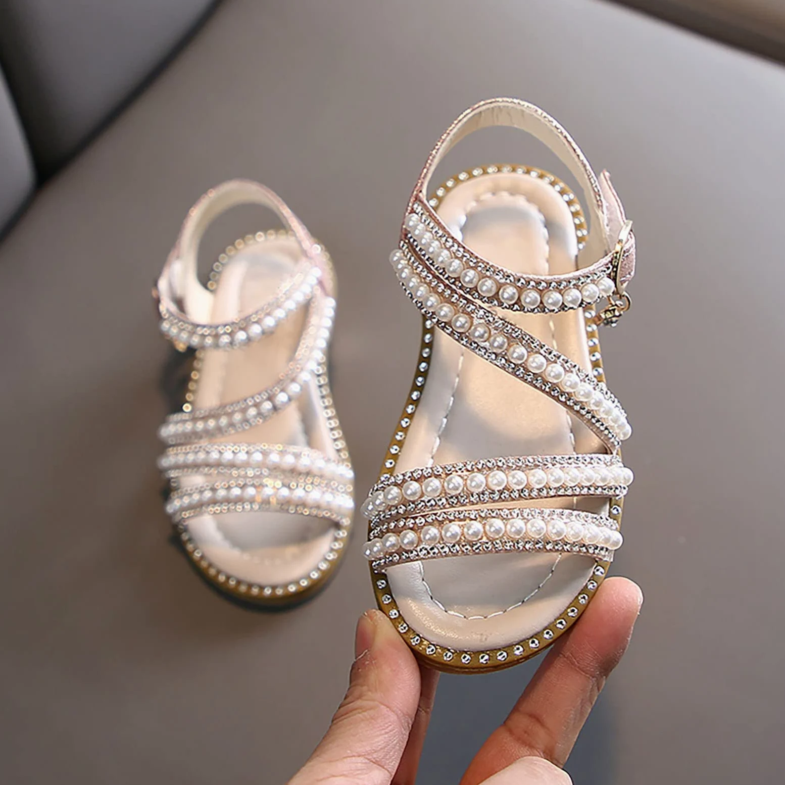 YHQZNLXQ Sandalias de Verano para niñas Edición Coreana Niñas pequeñas Perlas Zapatos de Princesa de Encaje Abierto Zapatos de Rendimiento pequeños medianos Grandes Primeros Zapatos para Caminar