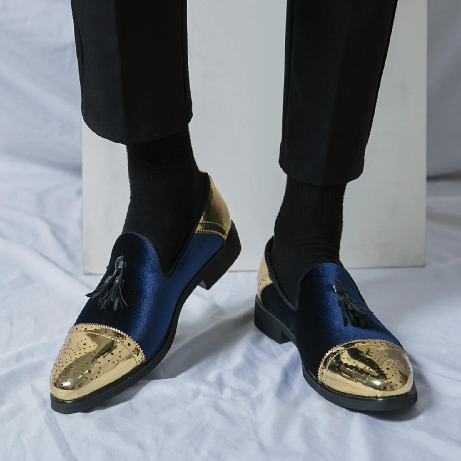 Mocasines de terciopelo para hombre, con borlas, dorados, metalizados, elegantes, sin cordones, para bodas, bailes de graduación y eventos de alfombra roja