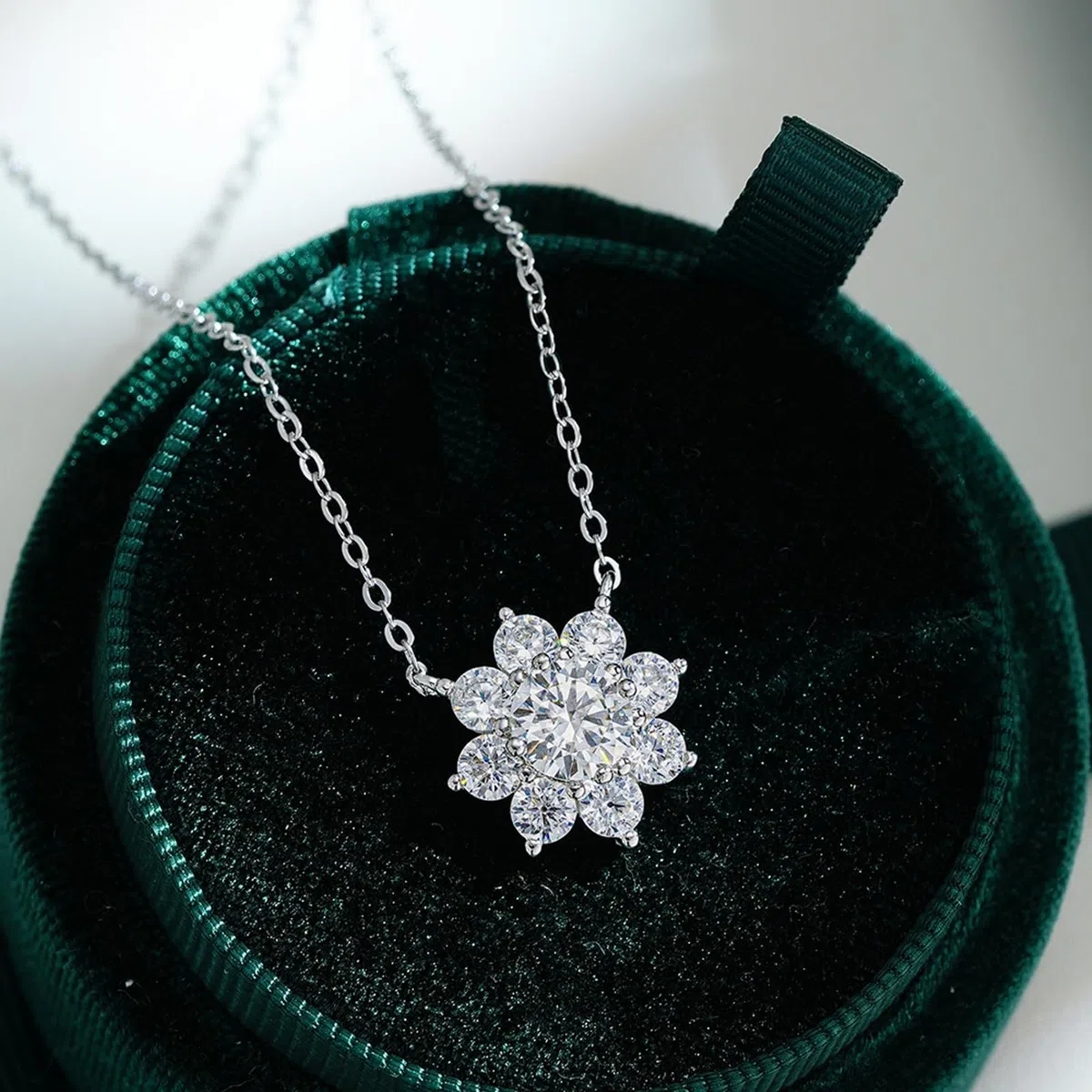 Collares de oro blanco para mujer con moissanita, collar de girasol de oro blanco/platino para mujer con halo de girasol