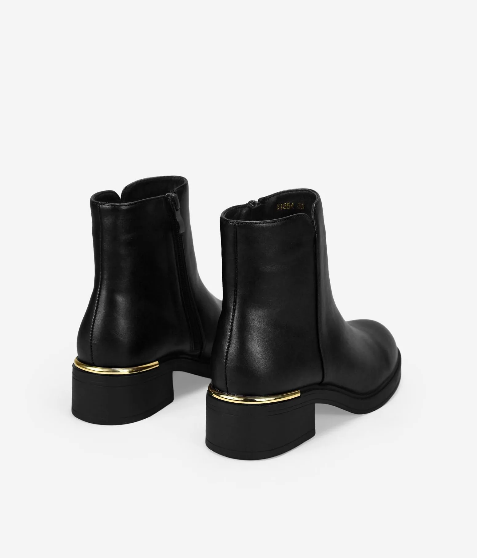 BOSANOVA Botines de caña Baja para Mujer en Piel Vegana con Suela Plana y Ligero tacón con Detalle metálico. Cierre con Cremallera Interior. Calzado para Mujer