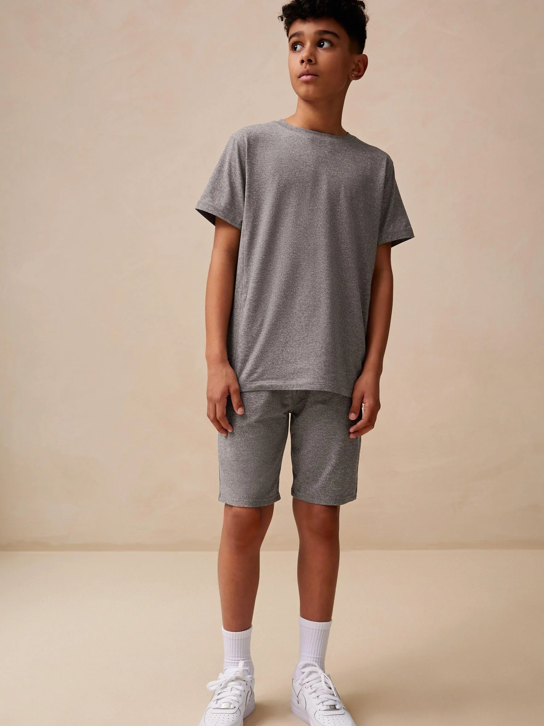 NEXT Niños Conjunto de pantalón corto y camiseta de deporte
