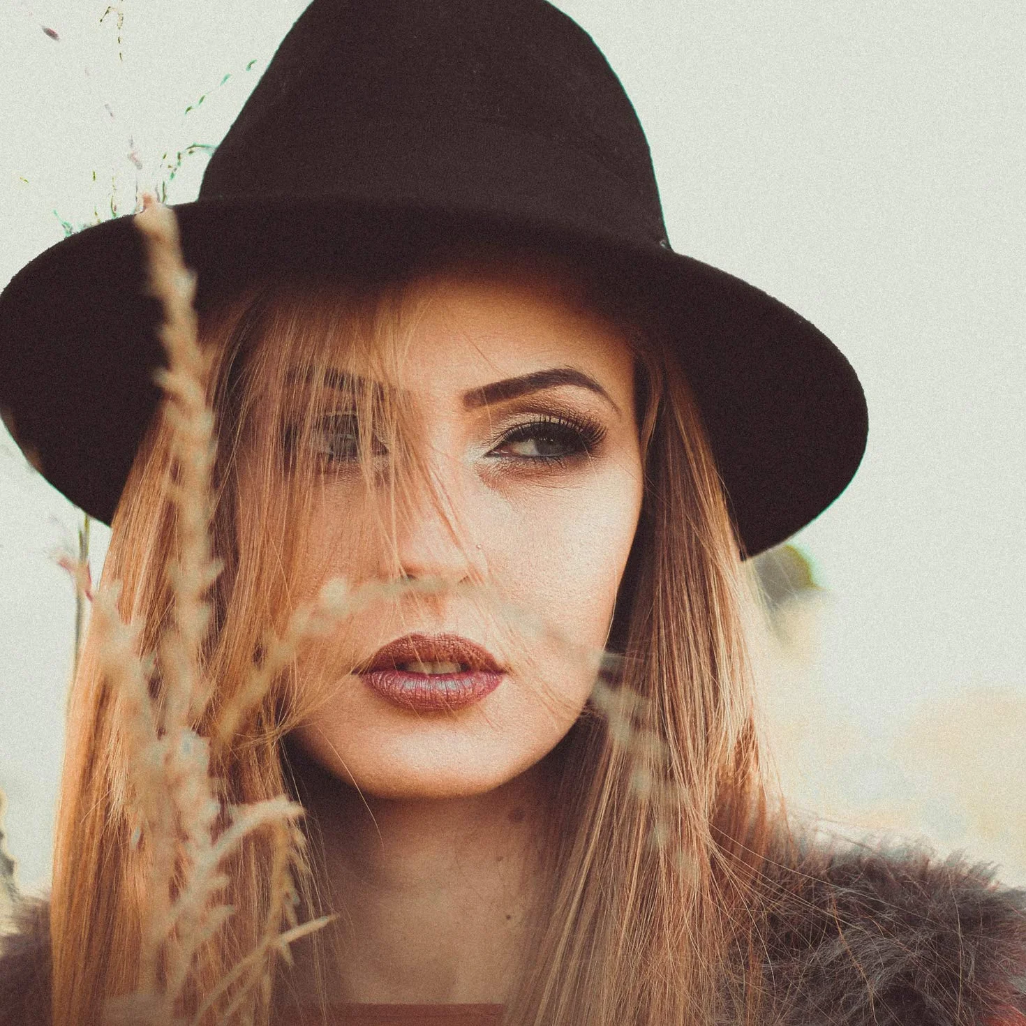 DRESHOW Sombrero de ala ancha Fedora para mujer Hebilla de cinturón Retro Panamá Floppy Hat