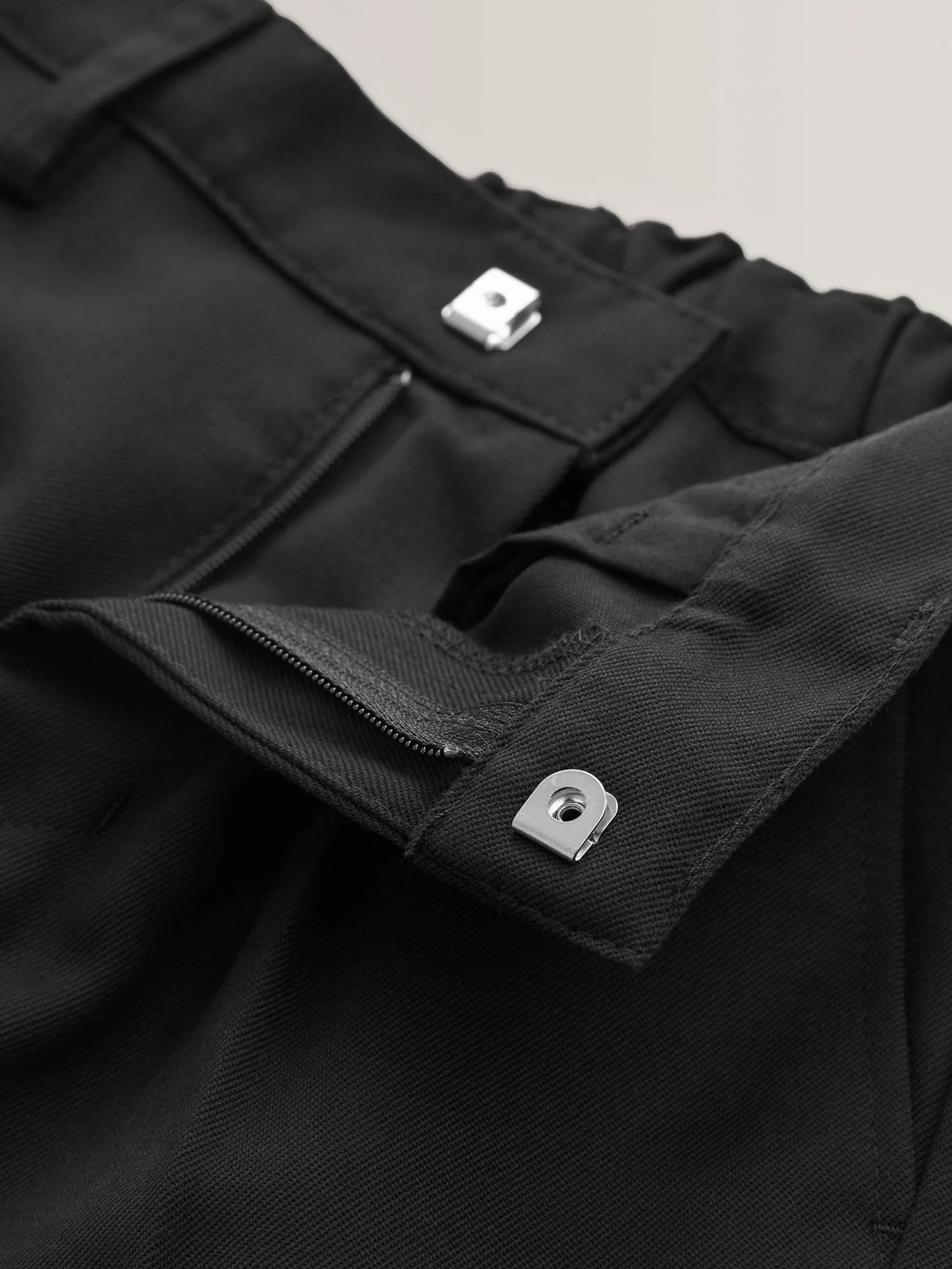NEXT Niños Pantalones Escolares con Pinzas Corte Estándar
