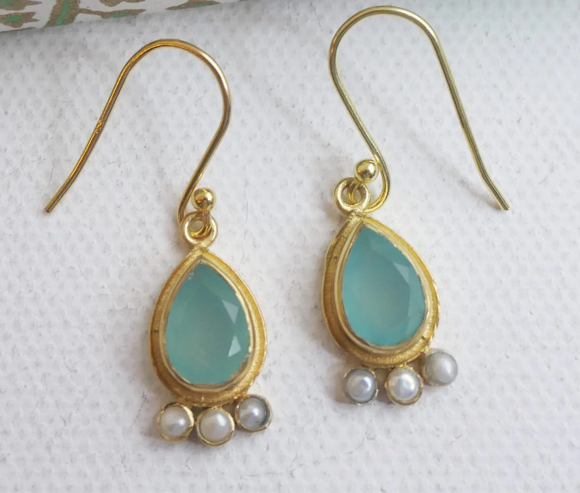 Pendientes de Plata de Ley 925 con Baño de Oro de Calcedonia Aqua y Perla de Agua Dulce