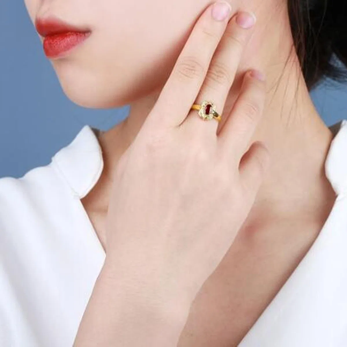 Beydodo Anillos Mujer Oro Amarillo 9 14 18 Kilates de Compromiso con Flor y Oval con Rubí Creado de 0.5ct y Moissanita, Anillo de Boda Oro Rojo de Matrimonio Mujer