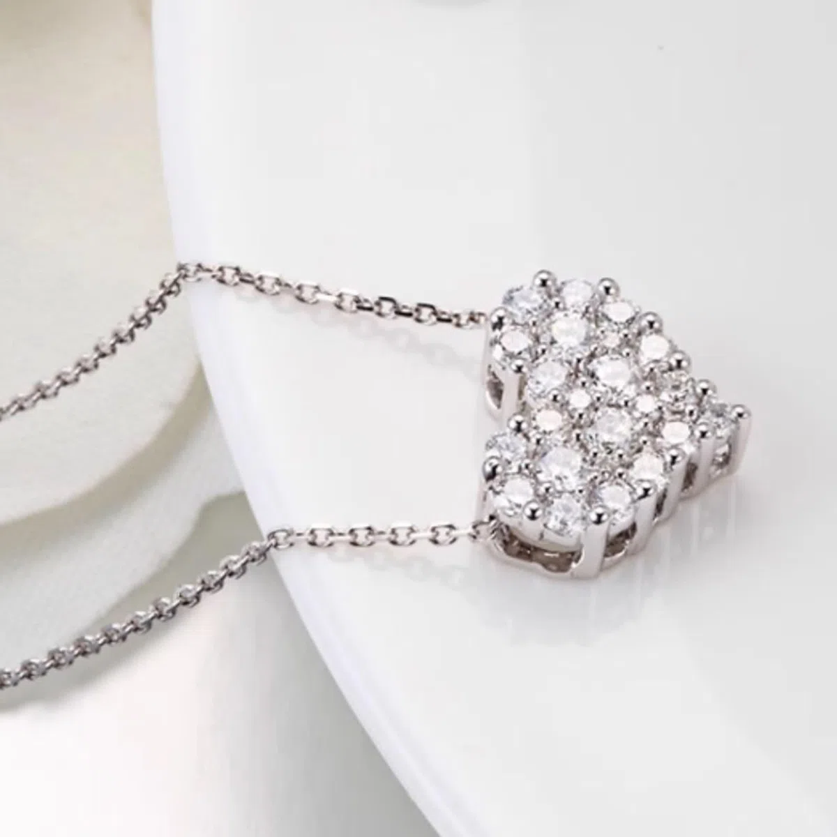 Collar de cadena de eslabones para mujer, collar con colgante de corazón de lujo con diamante redondo de 9 quilates, 14 quilates y 18 quilates de oro blanco