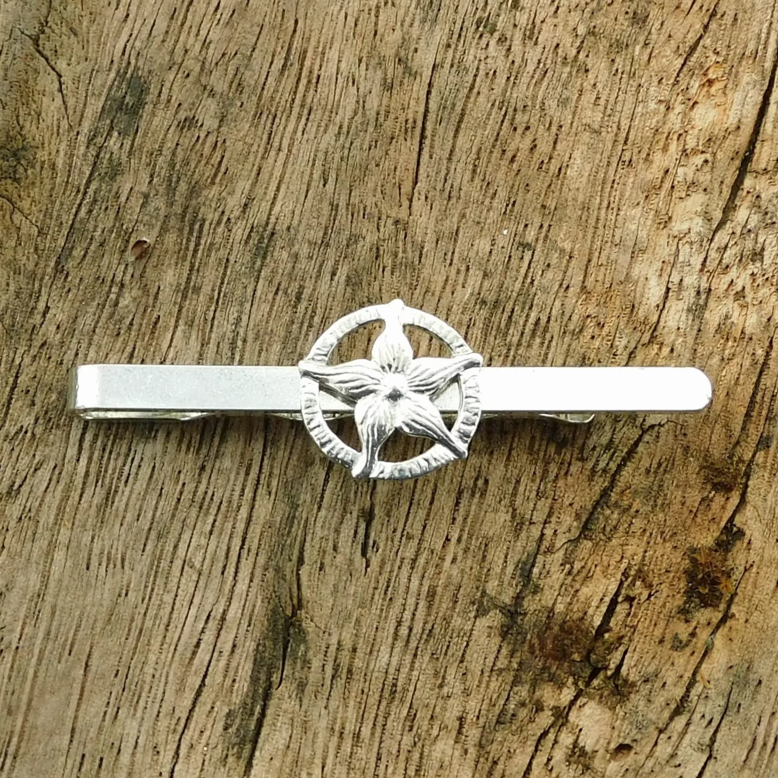 Mountain Lily Tie Clip hecho a mano de lujo