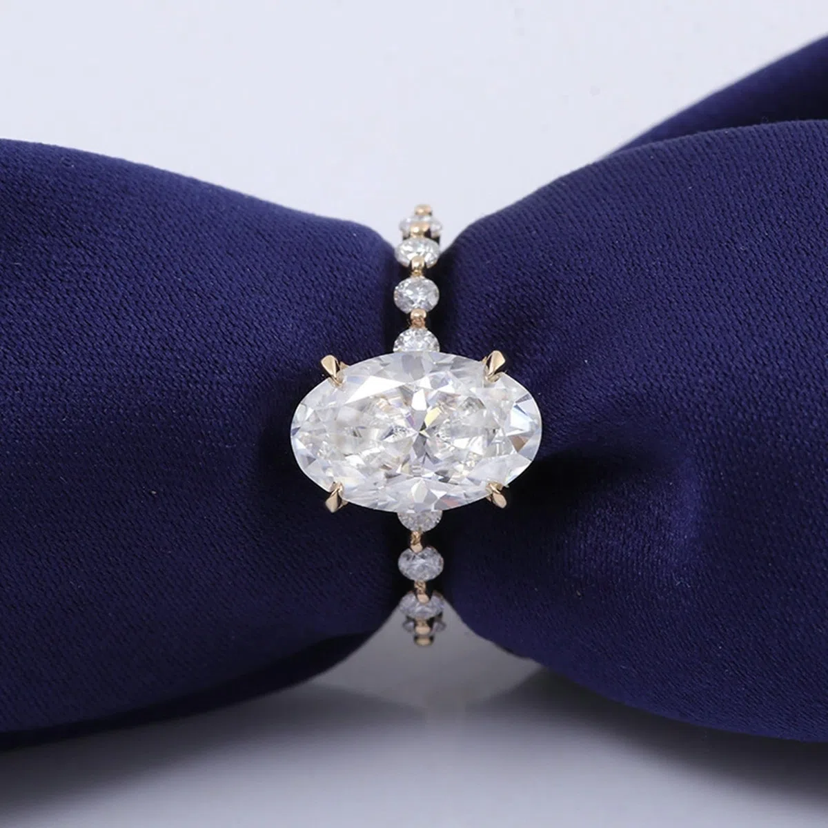 Wycian Anillo de propuesta de matrimonio, oro blanco, 9 K, moissanita, con moissanita ovalada de 1/2/3 quilates, talla 45 (14,3), fácil para hermana y Navidad, grabado