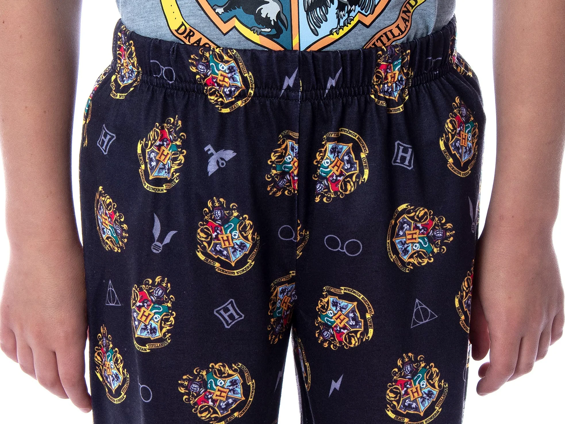 Harry Potter Pajamas Boys' Hogwarts Castle Crest Logo Raglan Shirt and Shorts 2 PC Pajama Set (6/7) Black