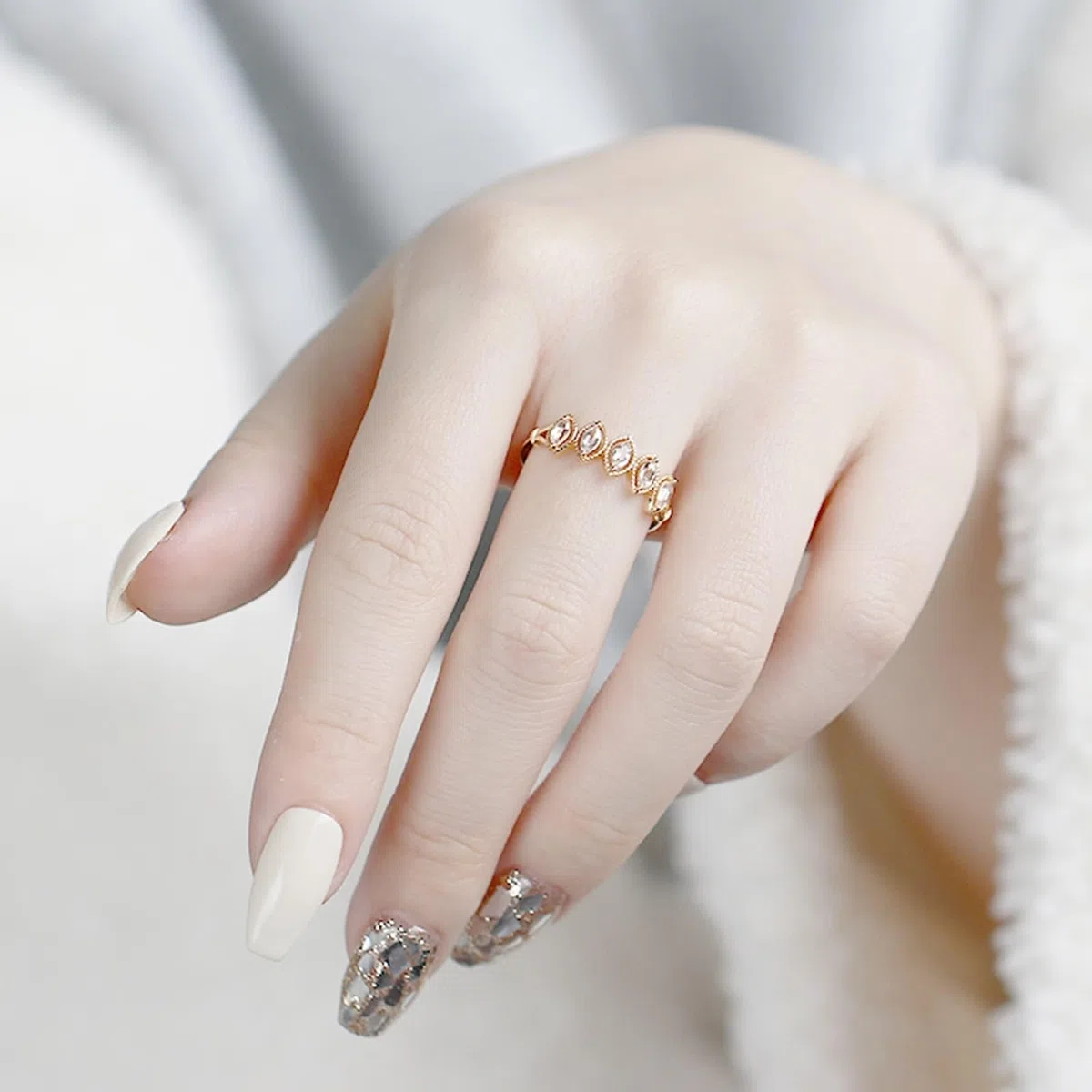 Par de anillos de oro de 9 K/14 K/18 K con topacio marquesa, forma media eternidad