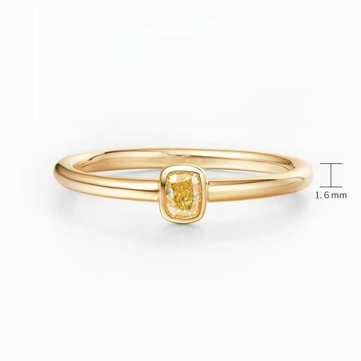 Anillo de compromiso para mujer con diamante cuadrado de oro amarillo de 0,14 quilates