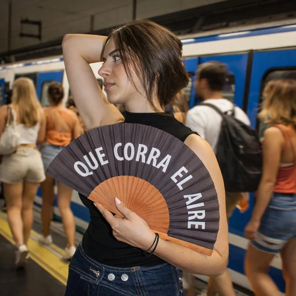 Abanico Mujer Corra el Aire Madera Alta Densidad Polialgodón 100D Diseñado España
