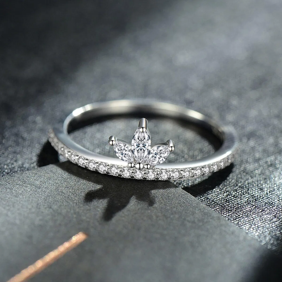 Anillo de oro blanco de 9 K/14 K para mujer, anillo de moissanite, piedras con incrustaciones de flores para parejas, anillos para mujer