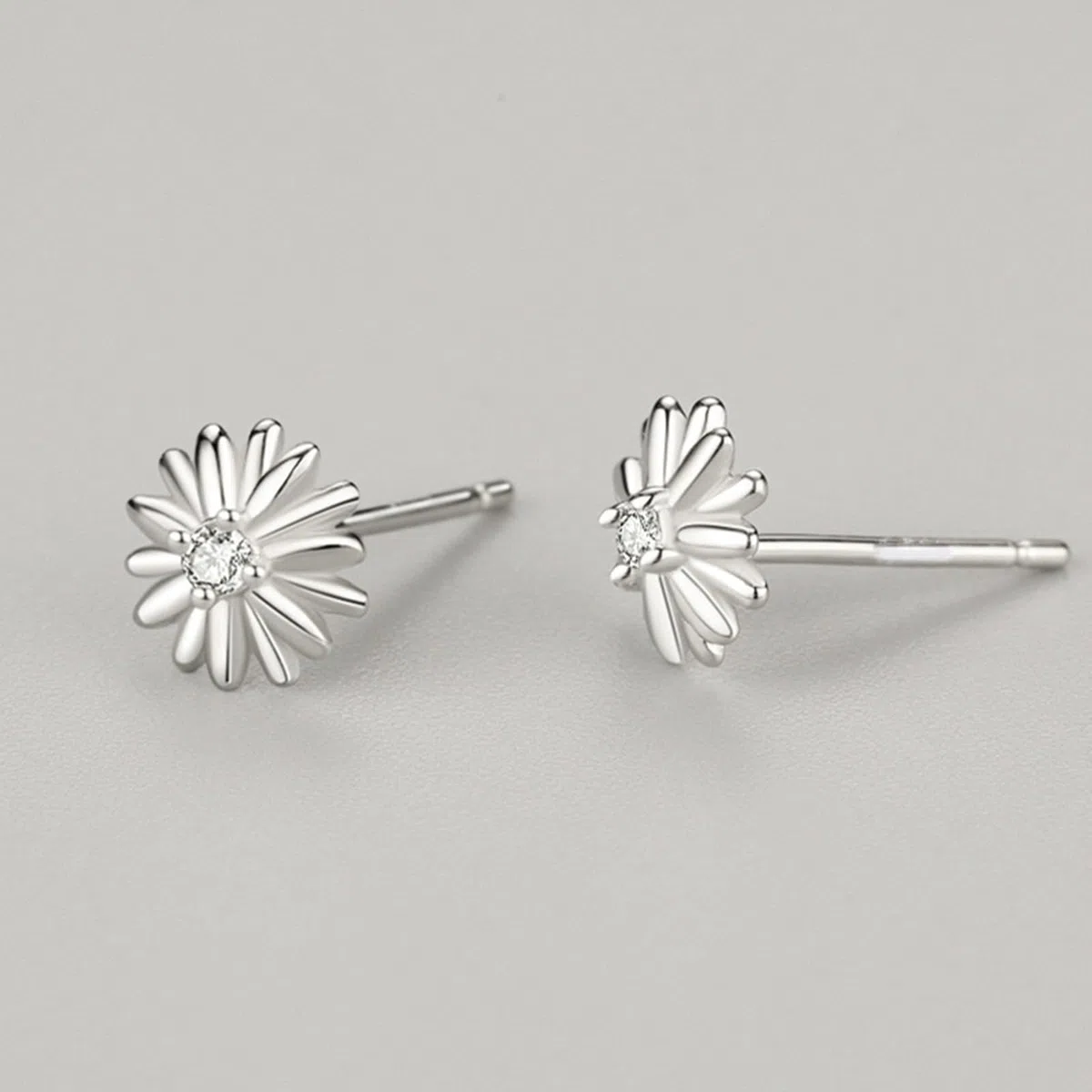 Pendientes de oro de platino para mujer, modernos con moissanita blanca, margarita, solitario blanco/platino oro blanco