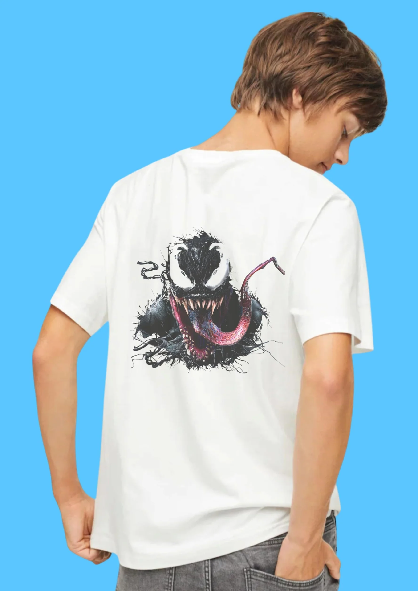 Uniplanet Store Camiseta de mezcla de algodón blanco para niños, cuello redondo, media manga, ajuste regular con estampado Venom Anime en la espalda, elegante camiseta casual para jóvenes fanáticos