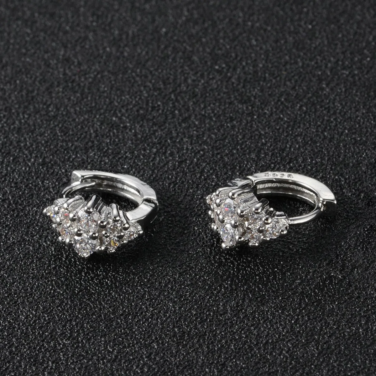 KnSam Pendientes de mujer vintage moissanita, pendientes de aro clásicos de oro blanco de 18 quilates 750, au750, sin níquel, plata