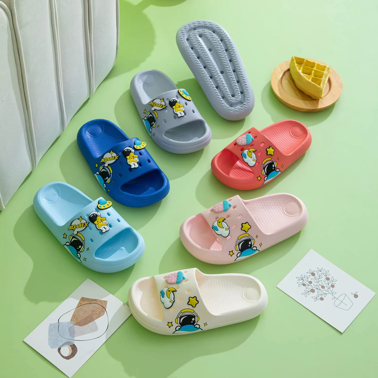 JOMIX Chanclas Niño Piscina Chanclas Niña Unisexo Niños Sandalias Verano Playa Mar Baño Ducha Bonitas Chanclas Goma Transpirables con Decoración Suela Gruesa