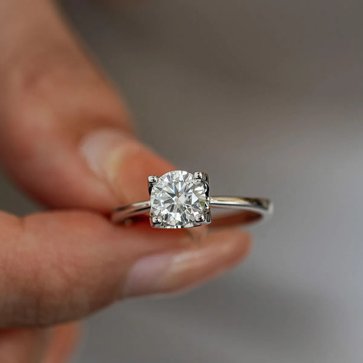 Anillos de boda de oro blanco, alianzas de oro auténtico, anillo de compromiso solitario con 1 ct Moissanite Bandring para mujer