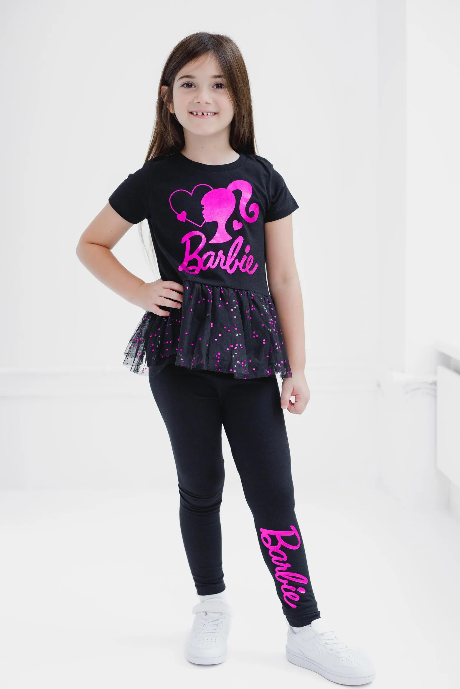 Barbie Camiseta y pantalones peplum con estampado metálico para niñas pequeñas y grandes