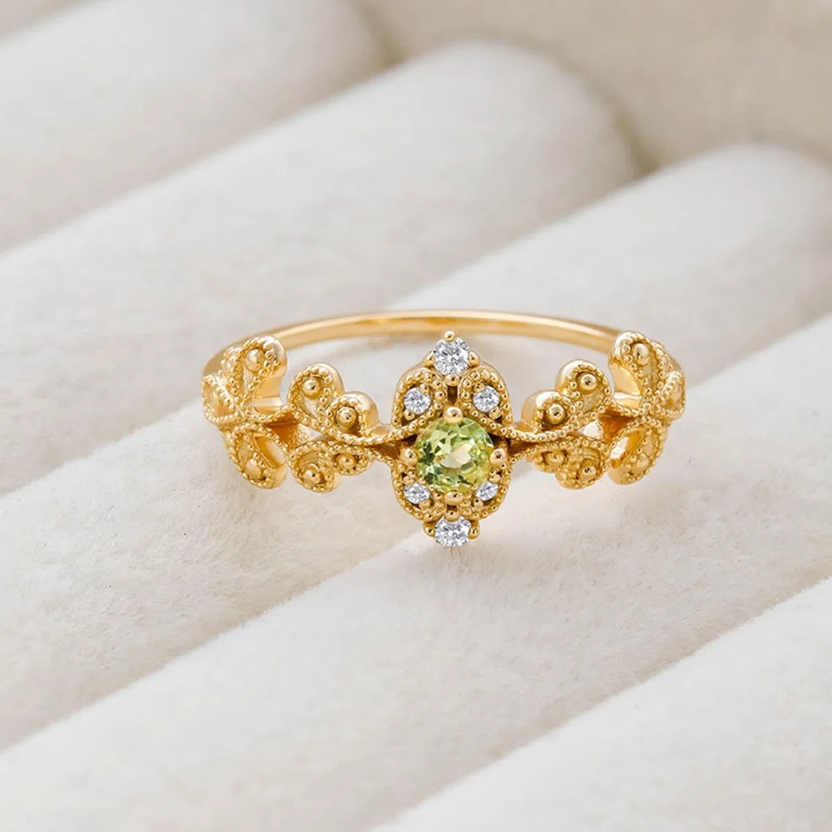 Par de anillos de oro 9 K/14 K/18 K con verde peridoto, flores en forma de vid
