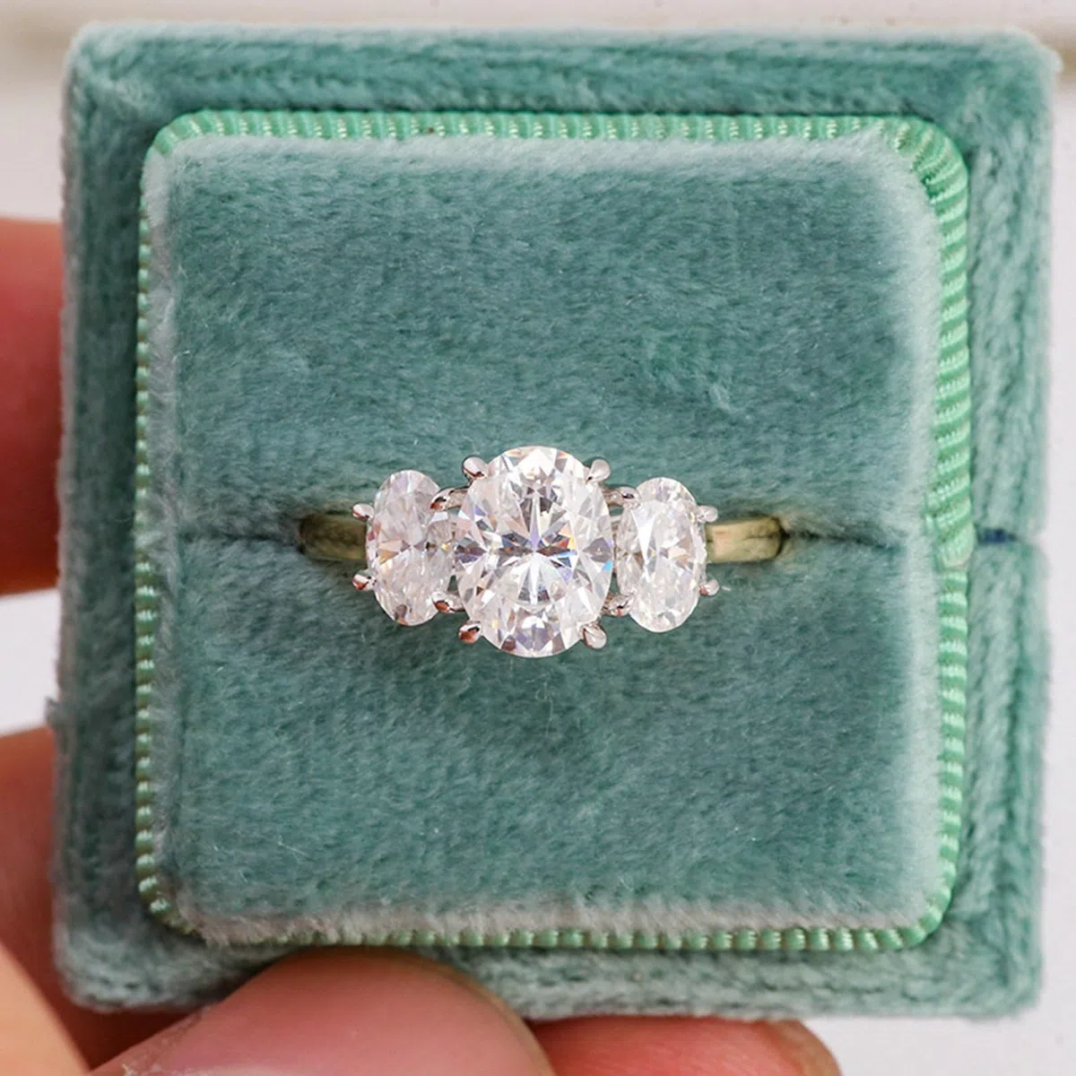 Anillo de compromiso de oro amarillo de 18 quilates, 2 quilates, corte ovalado, blanco, moissanita, sencillo anillo de compromiso