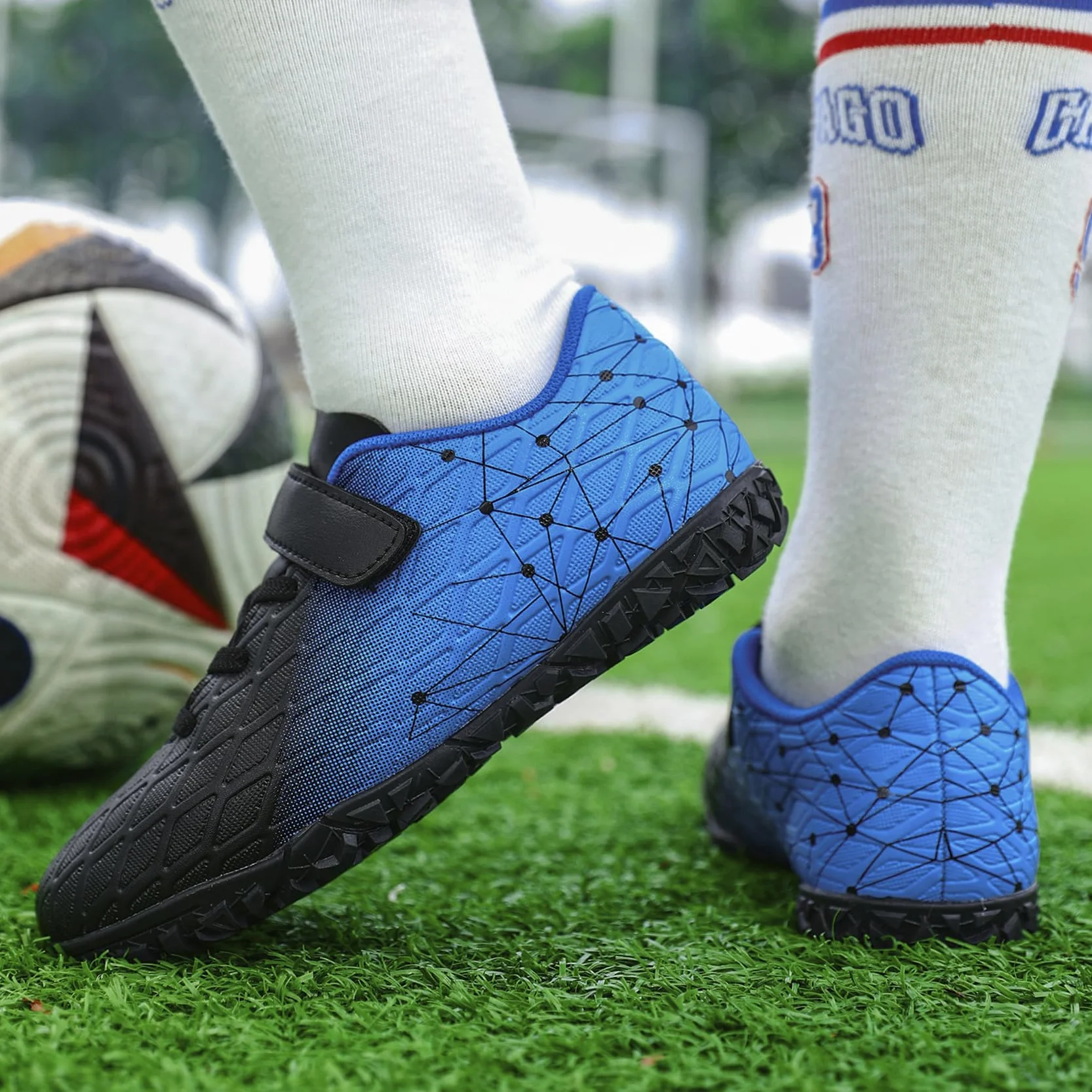 Botas de Fútbol Niño Zapatos con Tacos Bajos Antideslizantes Césped Artificial Indoor