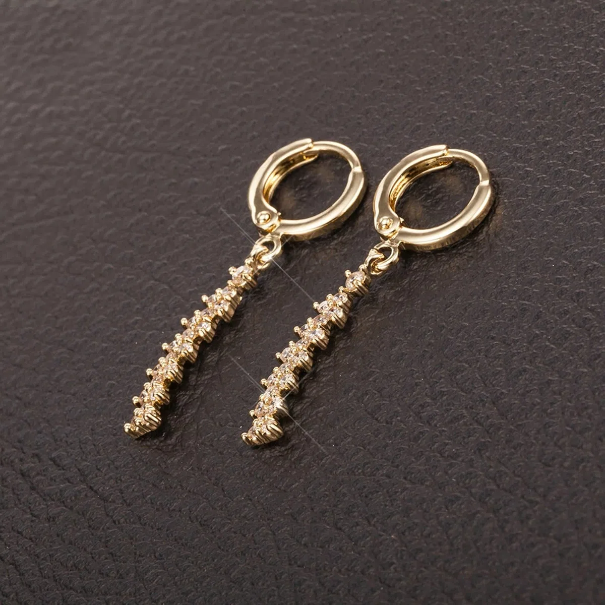 AMDXD Pendientes para mujer de oro 375 de 9 quilates, triángulo con moissanita, pendientes sin níquel, oro amarillo Au375