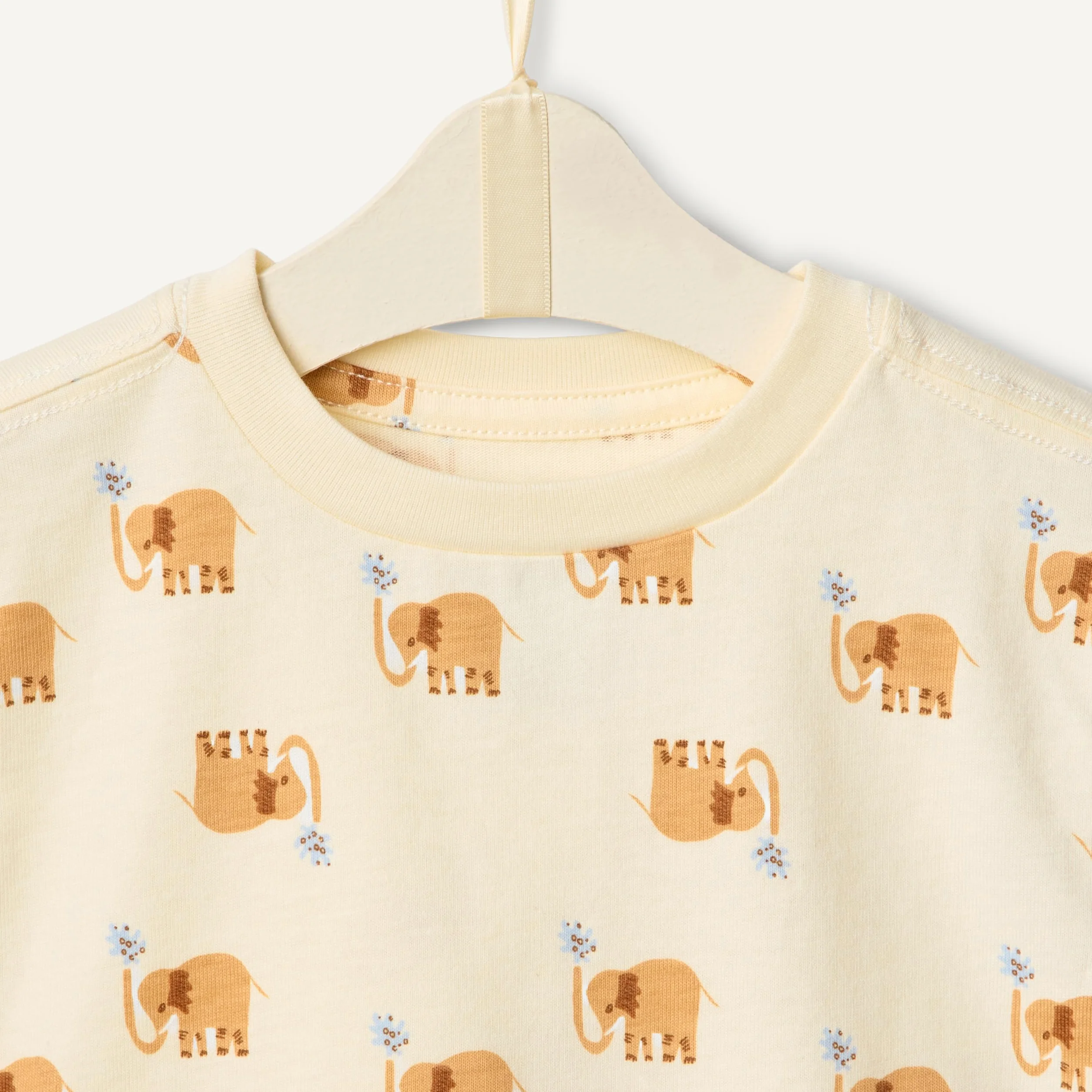 Amazon Essentials x Sofia Grainge Conjunto con Camiseta y Pantalones Cortos Niños, Paquetes Múltiples
