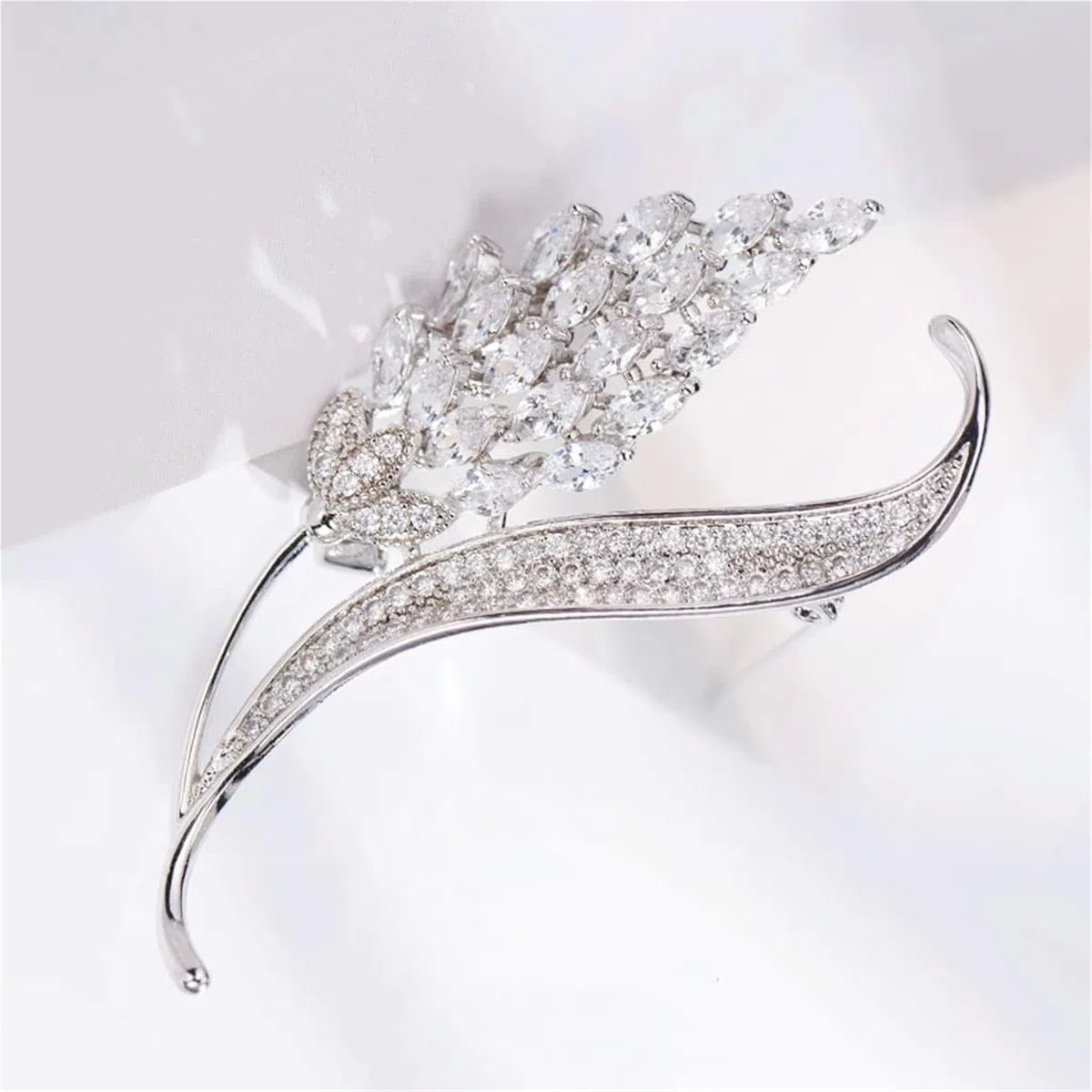 Broche de plata refinada para mujer, pin antirreflejos personalizado con caja de accesorios, joyería pequeña a juego para amor, compromiso, fiesta y boda