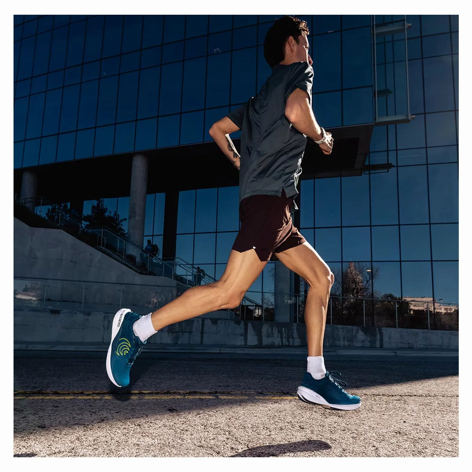 Topo Athletic Phantom 4 - Tenis Deportivos Ligeros y cómodos de 5 mm para Correr por Carretera para Hombre