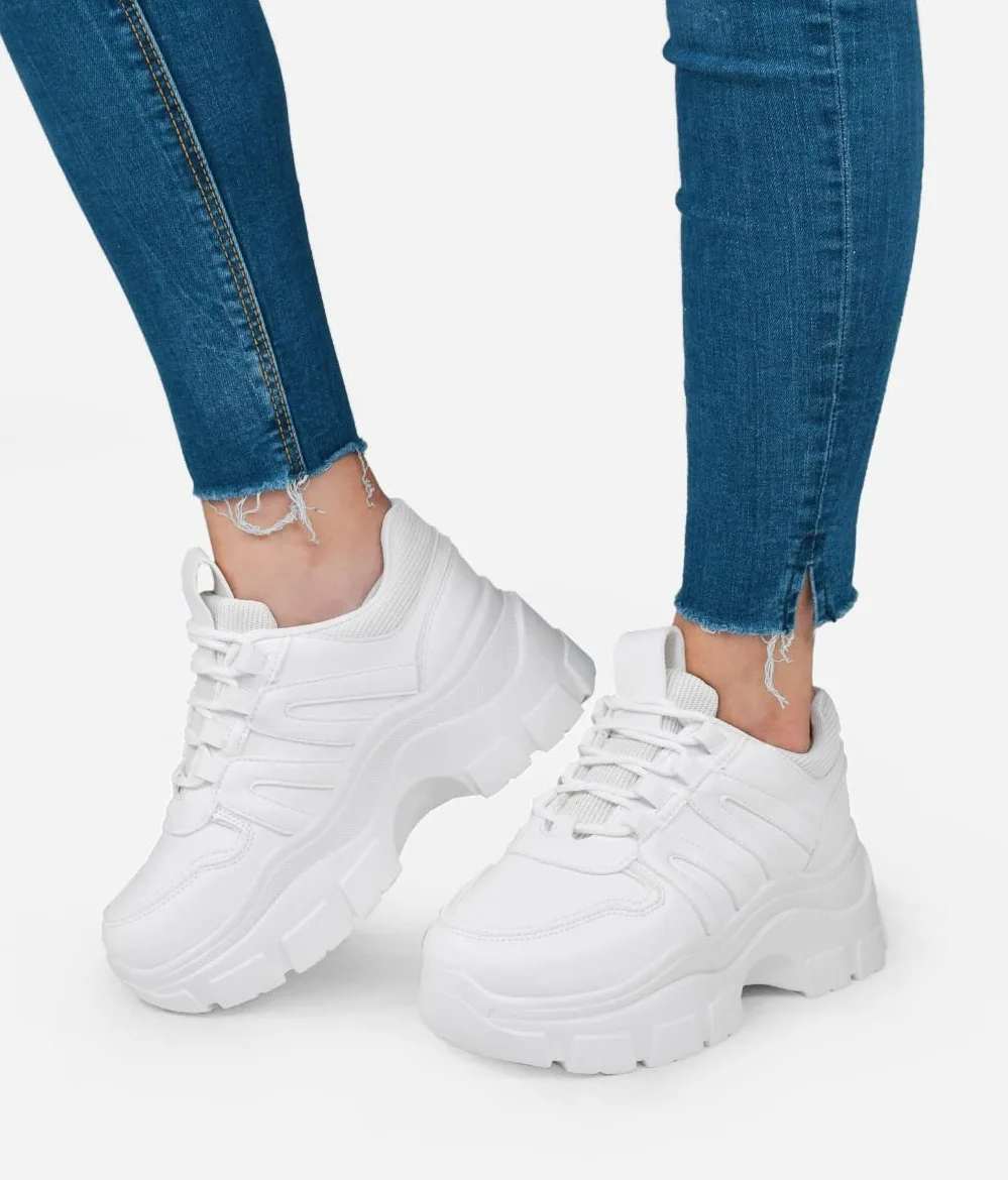 BOSANOVA Zapatillas con Total Look Blanco, Detalle de Trekking en los Cordones y Ligera Suela de Plataforma de 6,5 cm. Cierre con Cordones. Calzado para Mujer