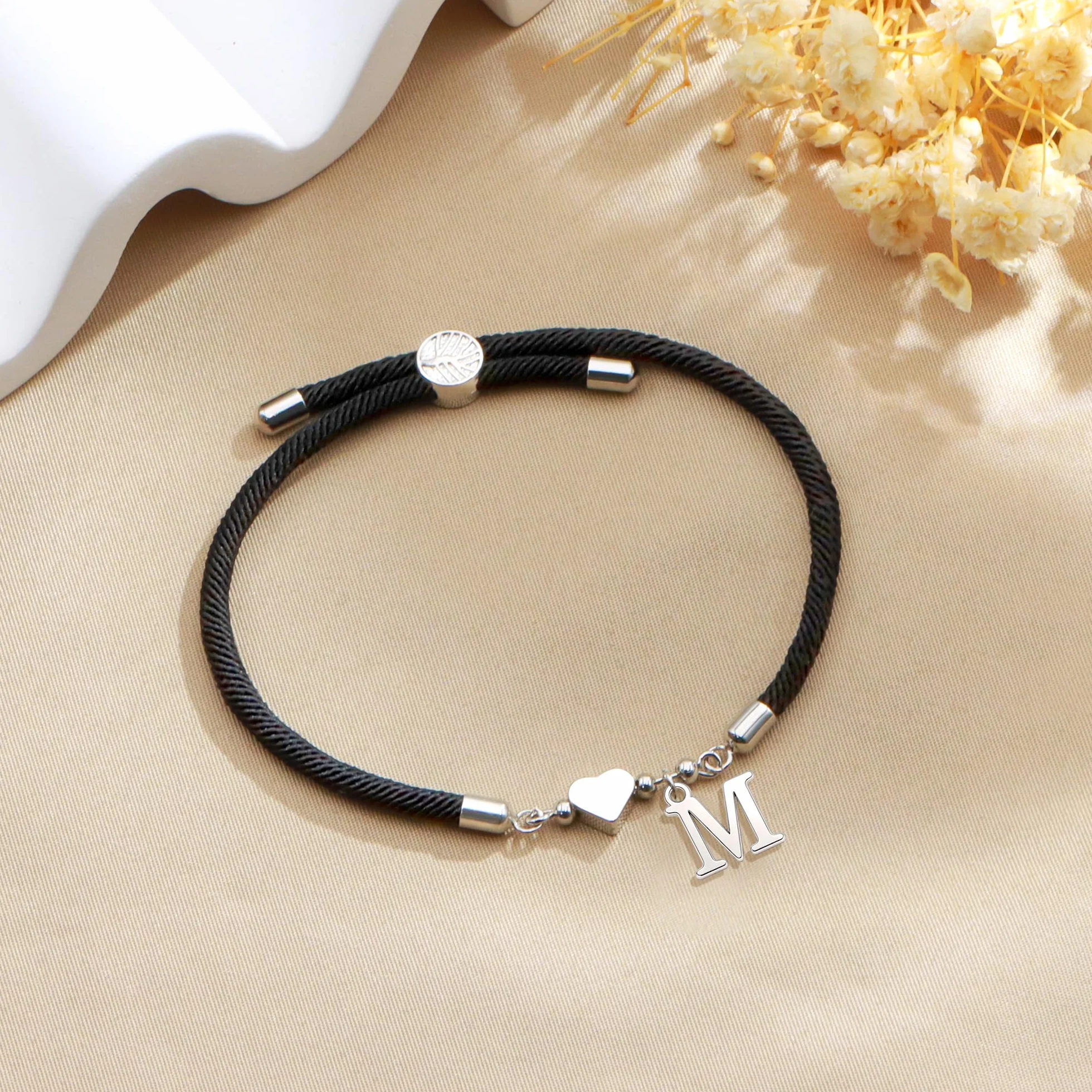 Pulsera de Cuerda Trenzada Hecha a Mano con Corazón de Plata Ajustable 26 Iniciales A-Z