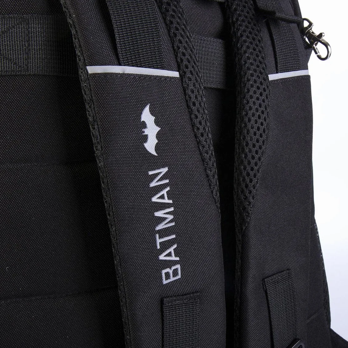 CERDÁ LIFE'S LITTLE MOMENTS - Mochila Escolar de Batman Idónea para Niño en Primaria Adaptable a Carrito, Espalda Ergonómica y Asas Ajustables Acolchadas - Licencia Oficial DC