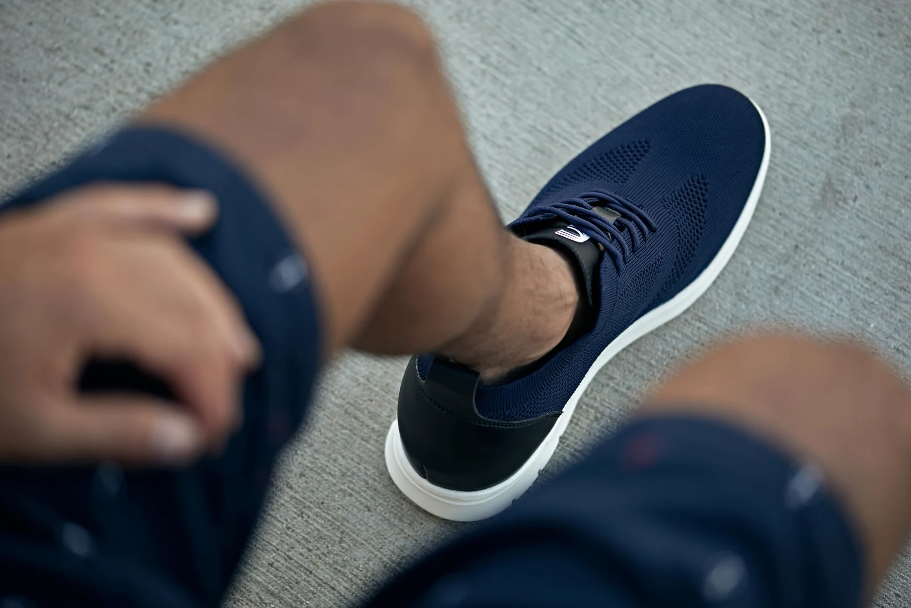 CALTO Zapatos de elevación invisibles para hombre con aumento de altura, ultraligeros, con cordones, de punto, deportivos, 6,1 cm más altos