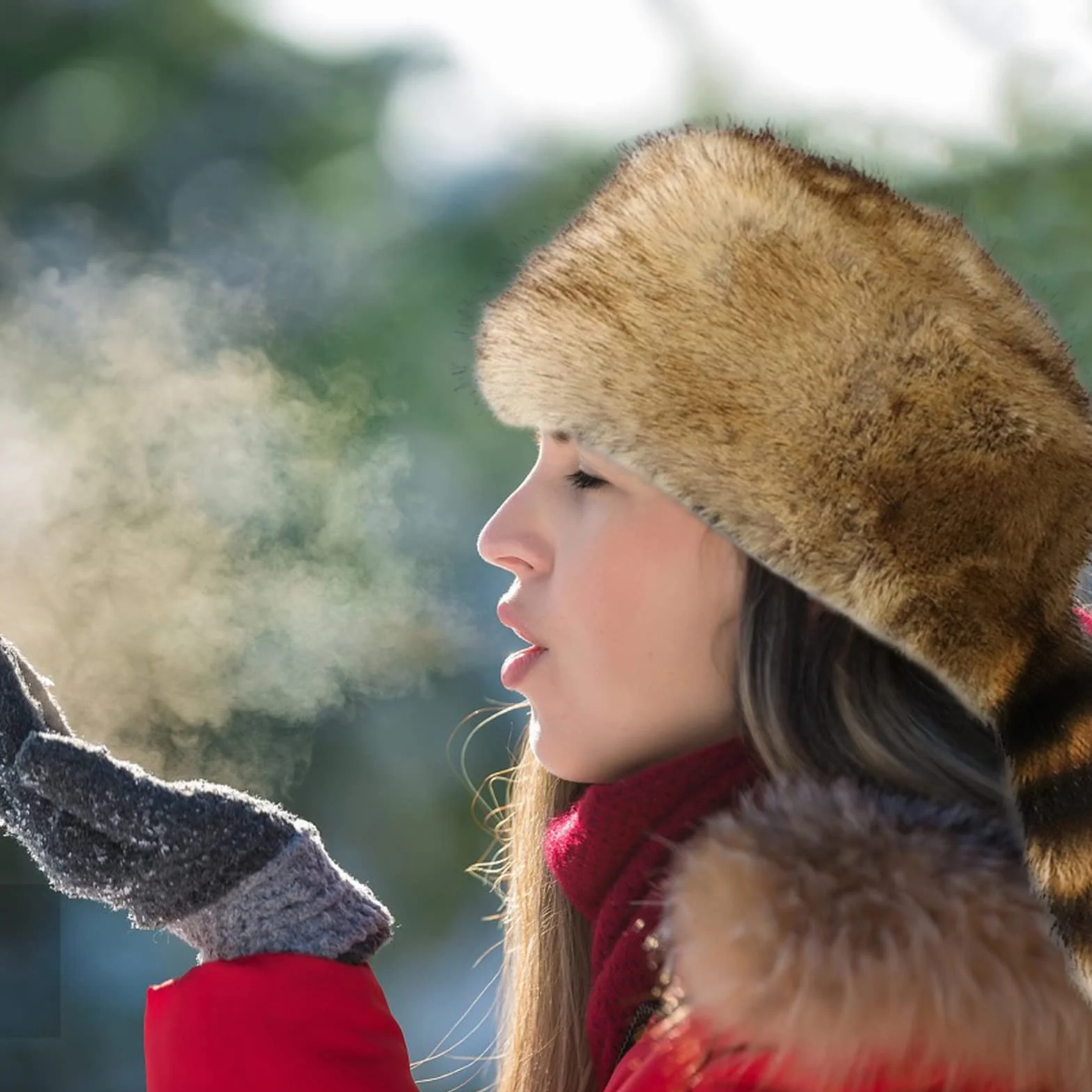 Altsuceser Gorra de piel sintética con cola de mapache y parte superior plana, sombrero de cola de mapache para invierno