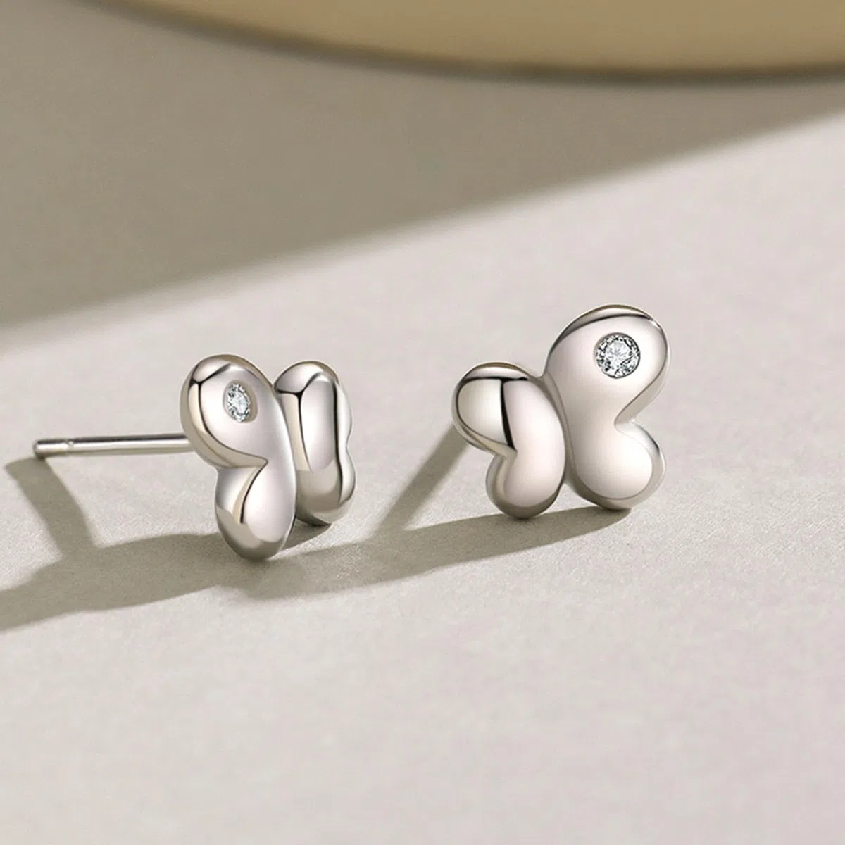 Pendientes de tuerca de oro real de 9/14/18 quilates para mujer, bonitos aretes de mariposa con moissanita para ella